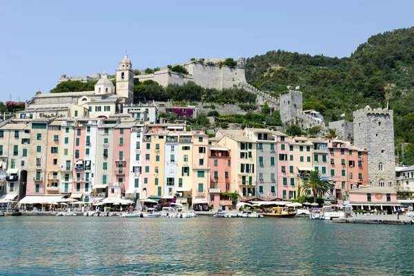 Pohled na města Portovenere z moře — Stock fotografie