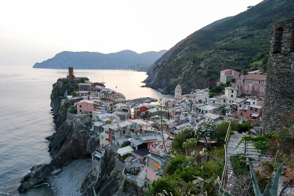 Scenic night view of village Vernazza — Stock Photo, Image