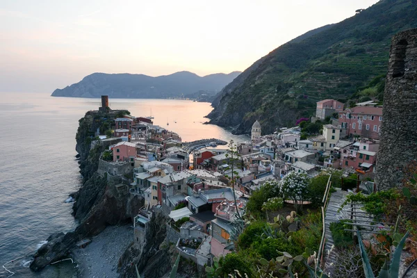 Scenic night view of village Vernazza — Stock Photo, Image