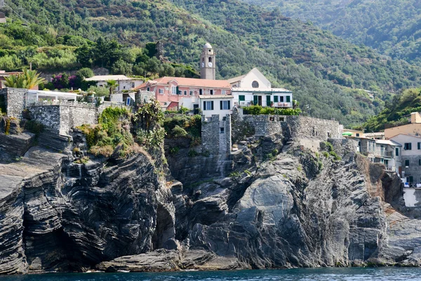 Malerischen Blick auf bunte Dorf vernazza, Italien — Stockfoto