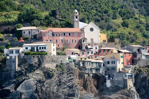 Vista panorámica del colorido pueblo Vernazza, Italia —  Fotos de Stock