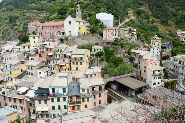 Vista panorámica del colorido pueblo de Vernazza en Cinque Terre —  Fotos de Stock