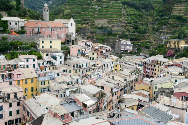 美丽的景色多彩村庄 Vernazza，意大利 — 图库照片