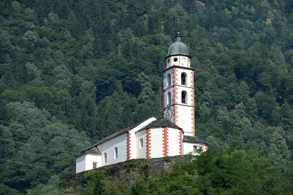 Iglesia de Soazza en el valle de Mesolcina — Foto de Stock