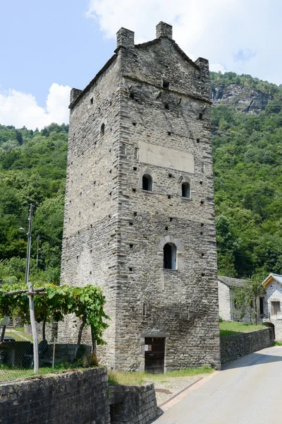 Torre Fiorenzana en Grono en el valle de Mesolcina — Foto de Stock