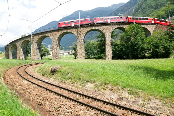 Expresní vlak Bernina — Stock fotografie
