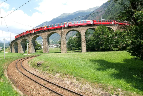 Pociąg ekspresowy Bernina — Zdjęcie stockowe