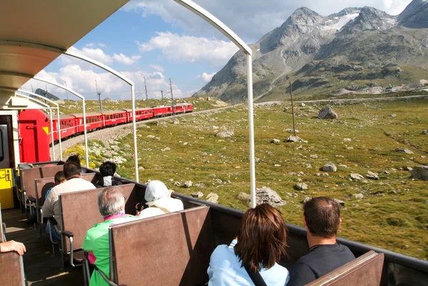 Bernina Express trein, Unesco werelderfgoed — Stockfoto