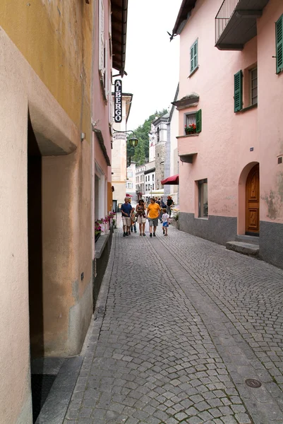 スイス アルプスのポスキアボの狭い通り — ストック写真