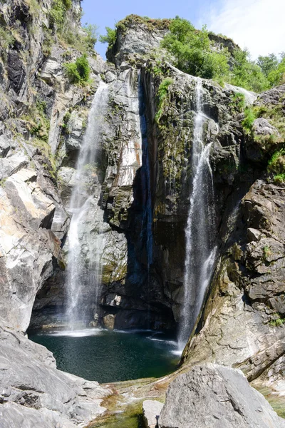 A cachoeira de maggia — Fotografia de Stock