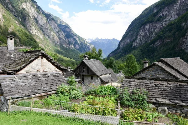 Den lantliga byn Foroglio på Bavona dalen — Stockfoto