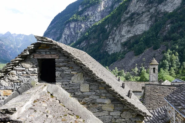 Das ländliche dorf foroglio im bavona-tal — Stockfoto