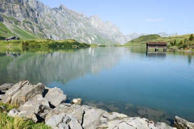 Engelberg üzerinde göl Truebsee