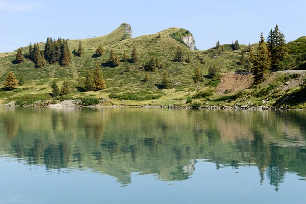 Lago Truebsee sobre Engelberg —  Fotos de Stock