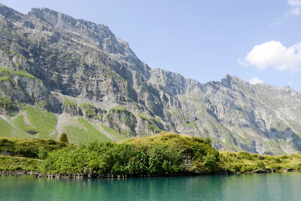 Engelberg üzerinde göl Truebsee — Stok fotoğraf