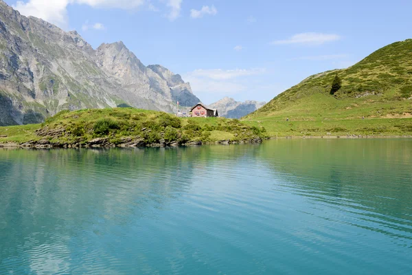 Sjön Truebsee över Engelberg — Stockfoto