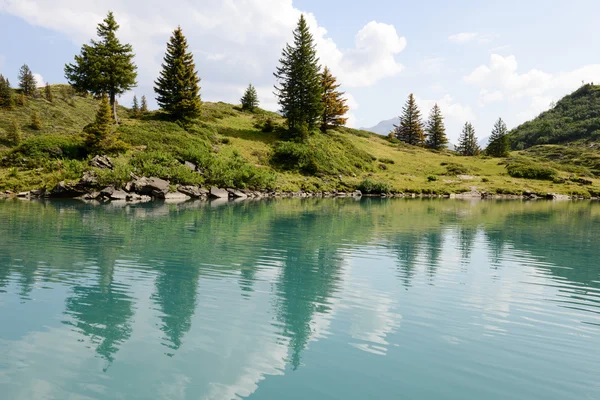 Engelberg üzerinde göl Truebsee — Stok fotoğraf