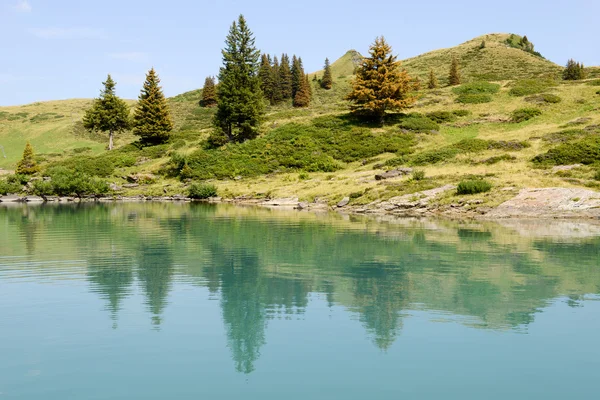 Engelberg üzerinde göl Truebsee — Stok fotoğraf