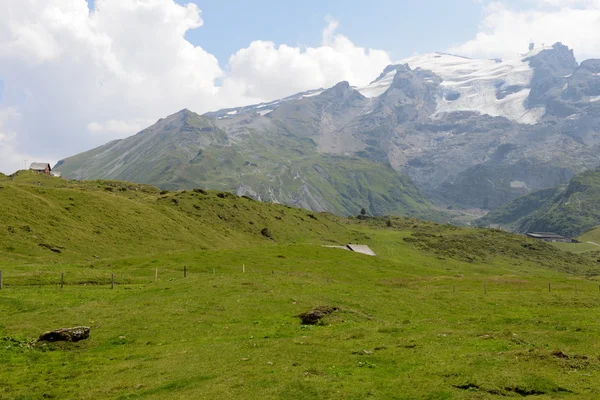 Berglandschap op Truebsee over Engelberg — Stockfoto