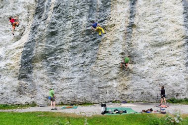 Engelberg, kayaya tırmanma insanlar