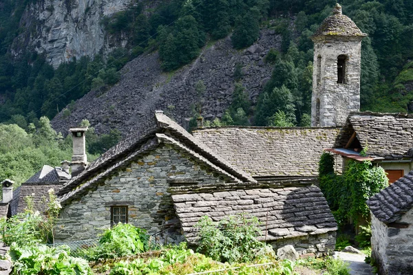 Den lantliga byn Foroglio på Bavona dalen — Stockfoto