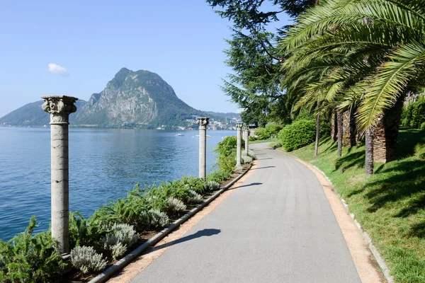 Parco di villa Heleneum sul lago di Lugano — Foto Stock