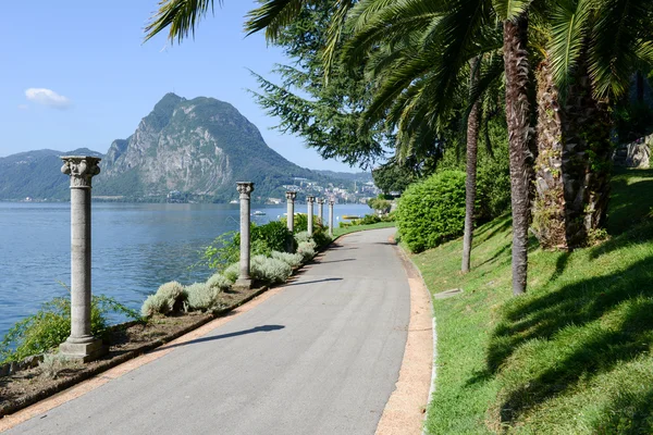 Parco di villa Heleneum sul lago di Lugano — Foto Stock