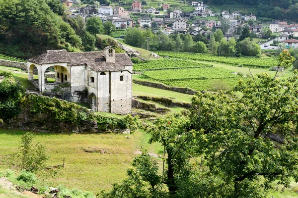 Semione üzerinde Blenio Vadisi eski kilisede