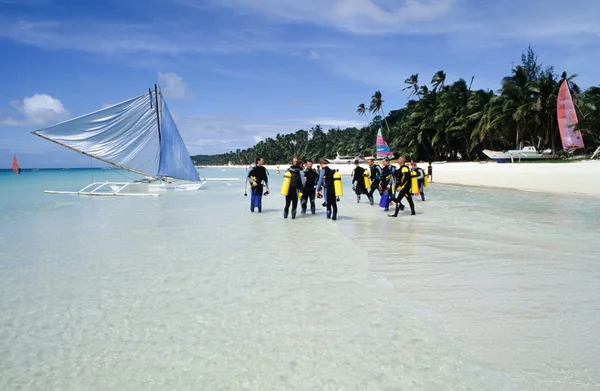 People preparing to make scuba dive — Stock Photo, Image