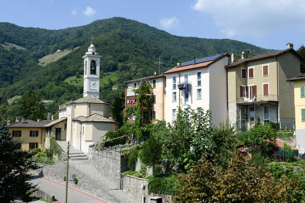 Wieś Bruzella na Muggio Dolina — Zdjęcie stockowe