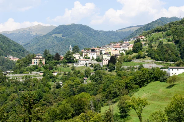 Le village de Bruzella sur la vallée du Muggio — Photo