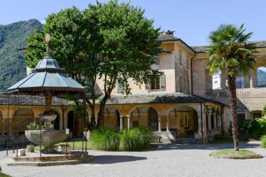 Pitoresk Meydanı Çeşmesi