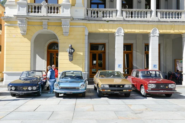 Exposición de coches antiguos — Foto de Stock