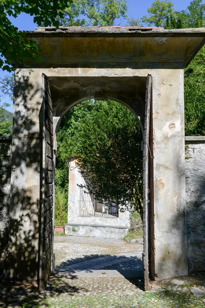 Vecchia piccola cappella a Sacro Monte — Foto Stock