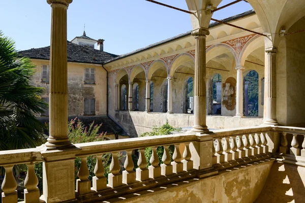 Picturesque enfilade at Sacro Monte of Varallo — Stock Photo, Image