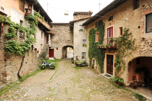 Casa na antiga aldeia de Carabietta — Fotografia de Stock