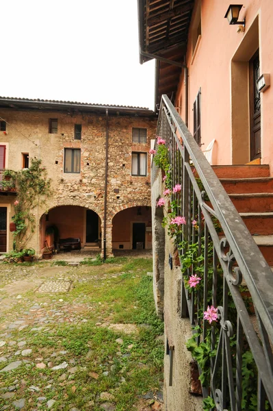 Дом в старой деревне Carabietta — стоковое фото