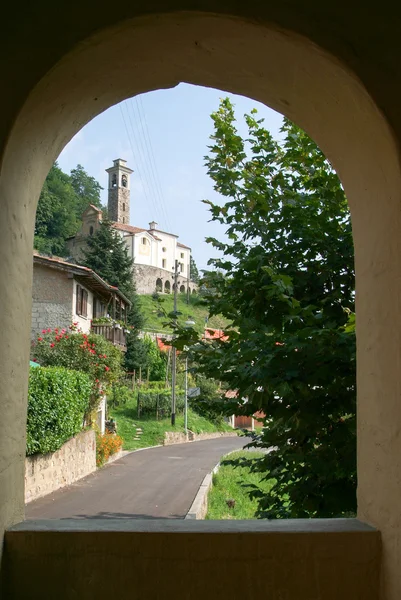 Kostel ve staré vesnici Agra — Stock fotografie