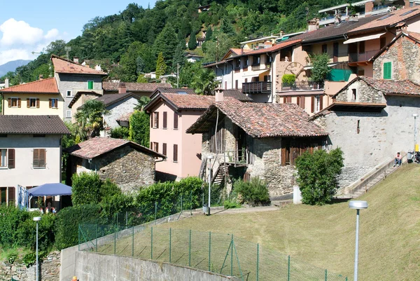 Husen i den gamla byn Arasio — Stockfoto