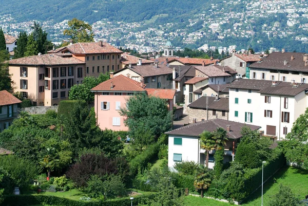 Husen i den gamla byn Certenago över Lugano — Stockfoto