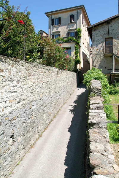 Case nell'antico borgo di Gentilino — Foto Stock