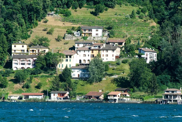 Casas na aldeia de Pianroncate no lago Lugano — Fotografia de Stock