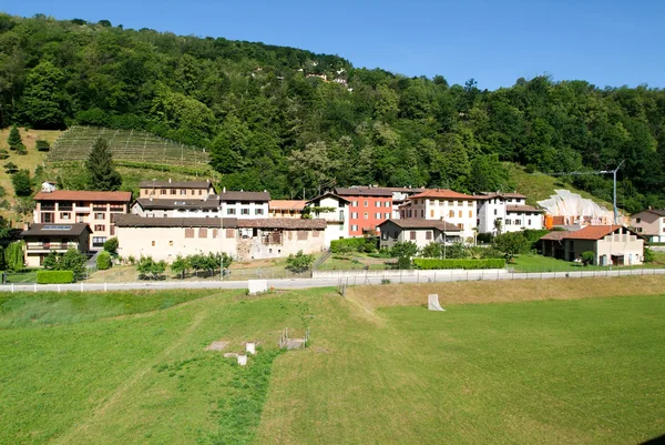 Maisons dans le vieux village de Scairolo — Photo