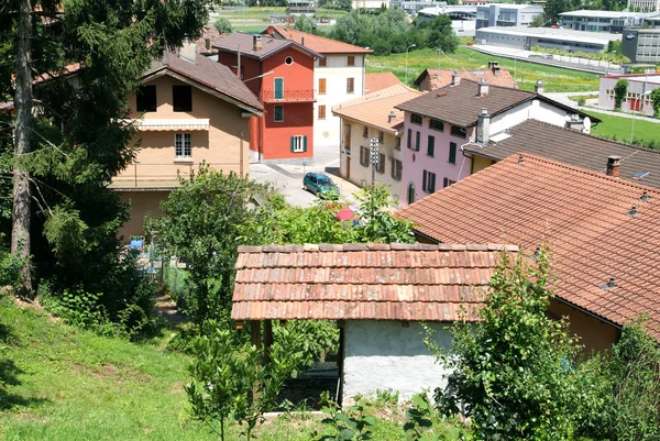 Hus i den gamle landsbyen Scairolo – stockfoto