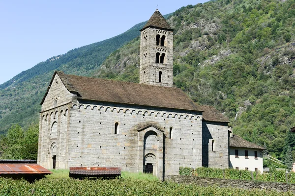 Iglesia de San Nicolao en Giornico en el valle de Leventina — Foto de Stock