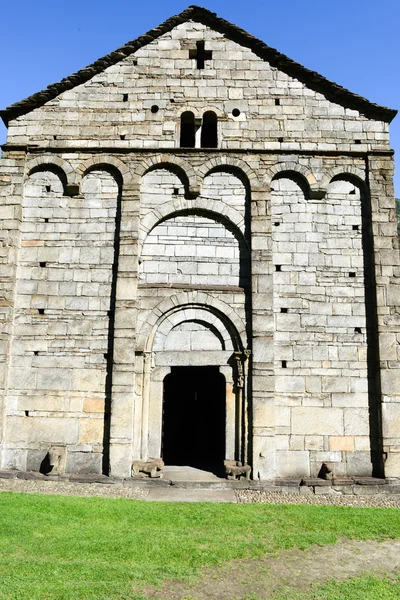 Kostel Saint Nicolao na Giornico na údolí Leventina — Stock fotografie