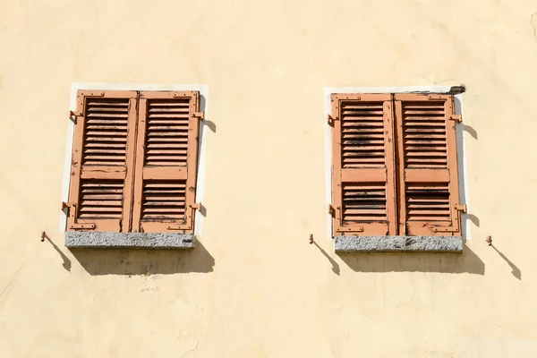 Janelas antigas — Fotografia de Stock