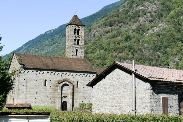 Saint-Nicolao templom Giornico, a Leventina-völgyben — Stock Fotó