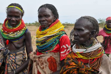 Lebeere, Etiyopya - 15 Ağustos 2025: Etiyopya 'da Lebeere' de dans eden bir kabilenin insanları