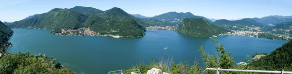 Panoramatický výhled na jezero Lugano — Stock fotografie